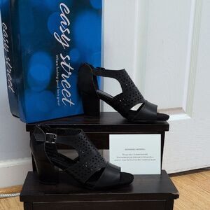 Easy Street Adara Cutout Peep Toe Back Zip Easy Flex Size 9.5M NEW NIB